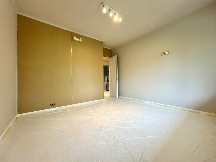 STADION, 3 CAMERE, 77 MP ,LIBER, PRET 225000 EURO