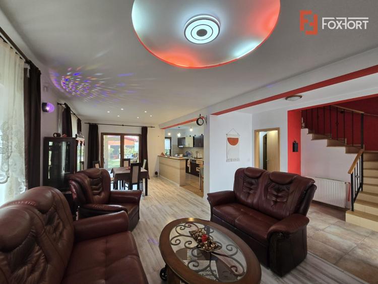 Duplex cu 5 camere de vanzare in localitatea Mosnita Noua