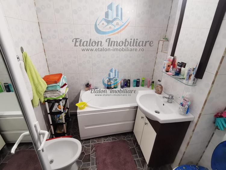 Apartament P+1, 4 camere, 2 bai, 3 balcoane, Zona Centrala Piatra Neamt
