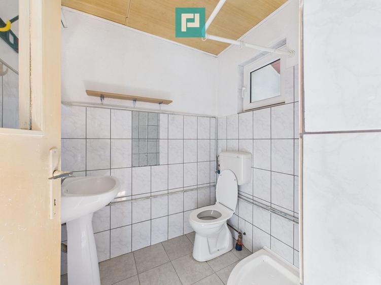Casă cu o cameră, teren 350 mp în Subcetate