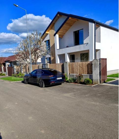Casă modernă lângă Rezervația Lempes – spațiu, confort și natură