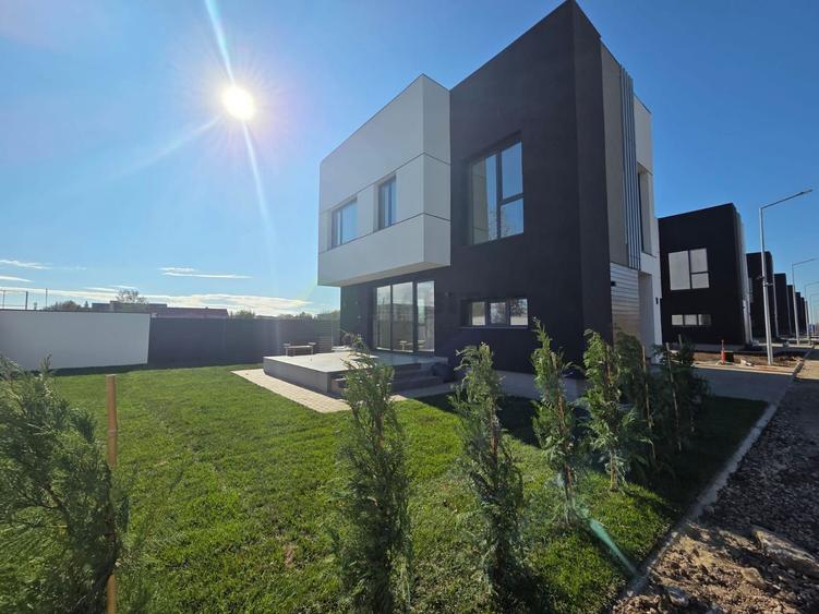 Vila Individuale de Lux în Tunari