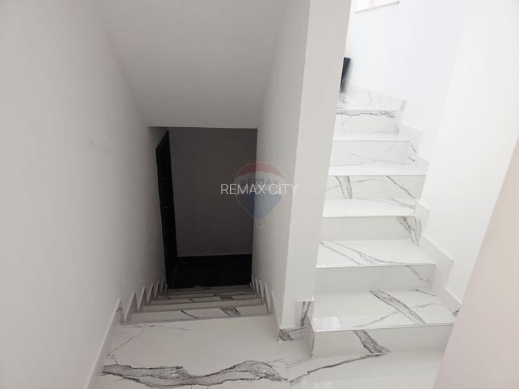 Apartament cu 5 camere de vânzare în zona Precista - 20