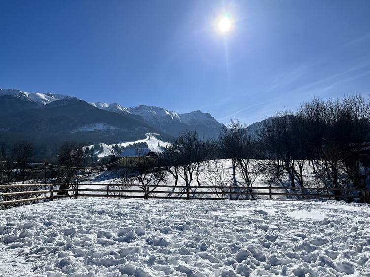 VAND COMPLEX TURISTIC IN BRAN LANGA PARTIA DE SCHI ZANOAGA