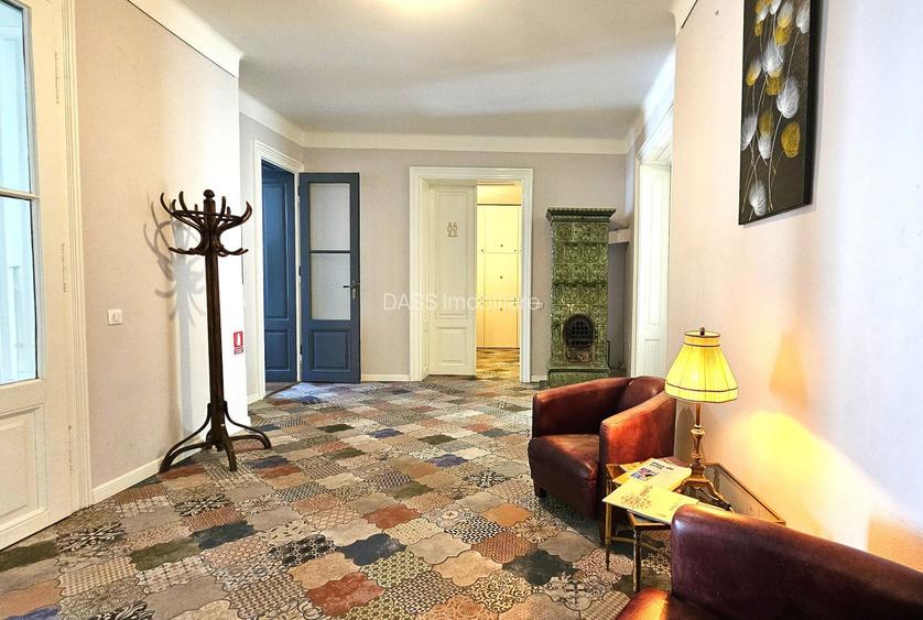 Apartament spectaculos de închiriat 4 camere 4 băi Centrul Istoric - 12