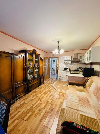 Apartament cu 3 camere pe str. Aluminei langa Liceul Ortodox - 4