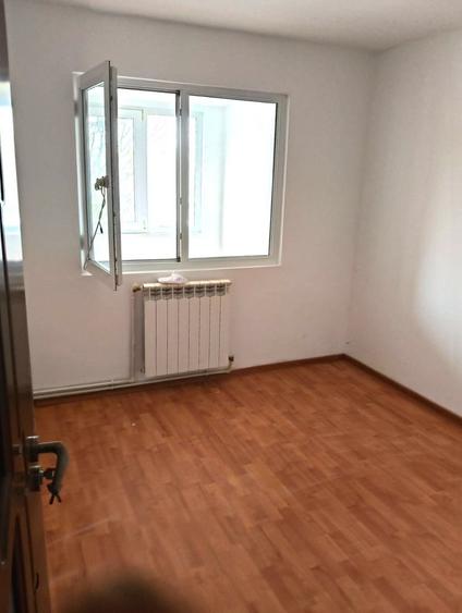Apartament 4 camere semidecomandate, etaj 2 din 4 – Micro 39, Galați