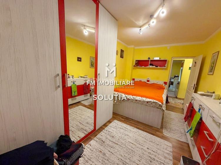 Apartament  3 camere decomandat, etajul 2 -zona Casa de Pensii - 6