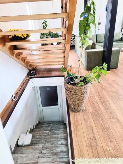 INVESTITIE Vila moderna + vila la rosu, teren 1480 padure