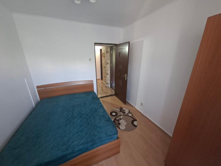 Apartament cu 3 camere, decomandat, etajul 4/8, zona Pacurari