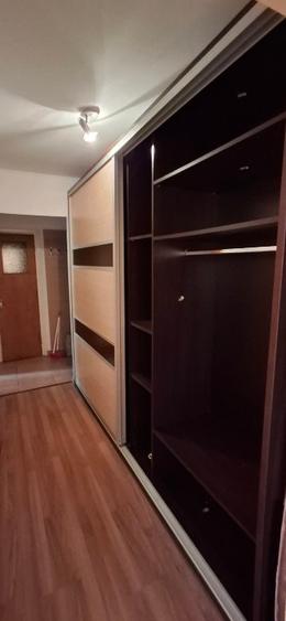 Direct Proprietar inchiriez Garsoniera 40mp, etaj 2/4 Izv Crisului, mobilata