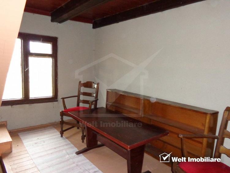 1.6 ha de padure cu poienita, parau la limita curtii, cabana pentru trei familii