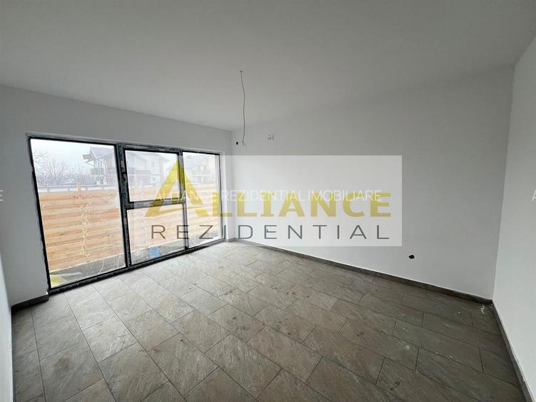 Casa 3 camere- strada asfaltata- 250 mp teren - 15