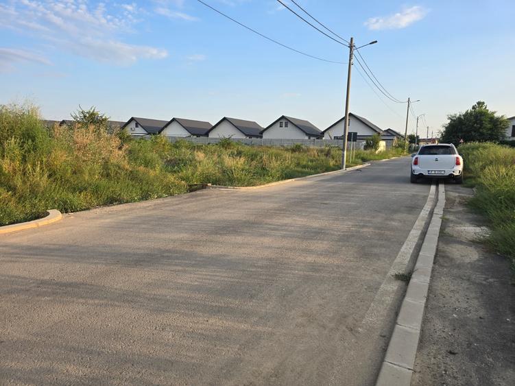 Loturi teren 400 mp, toate utilitatile , asfalt, iluminat stradal