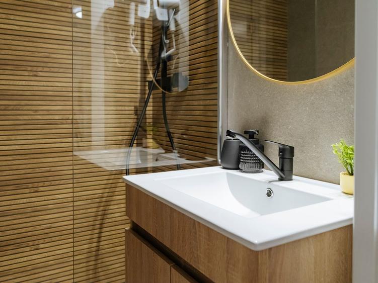 VAND APARTAMENT 2 CAMERE, BULEVARDUL I.C. BRATIANU, PRETABIL INVESTITIE