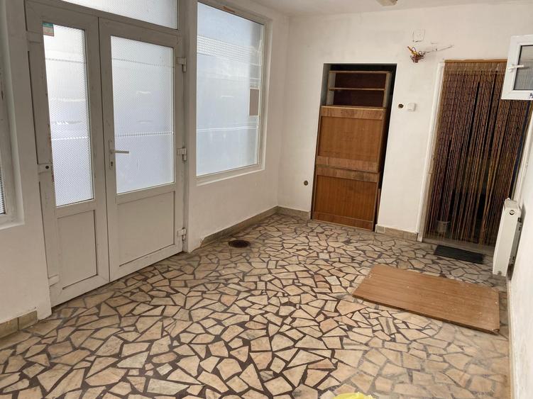 Sura Mare-Oltenitei-Ulmetului-P+1 - spatiu comercial 15 mp + garaj 14 mp 334000€