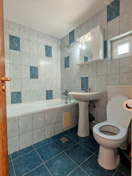 Apartament 3 camere balcon zona Valea Aurie
