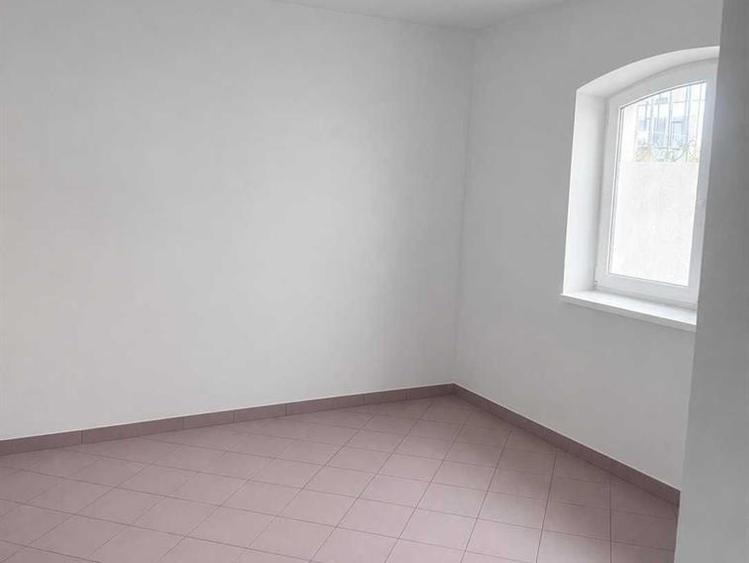 Cortoceni.Vila 6 camere de inchiriat ,Ideală sediu firmă / clinică