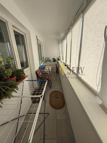 Apartament de vanzare 3 camere zona Podul Inalt