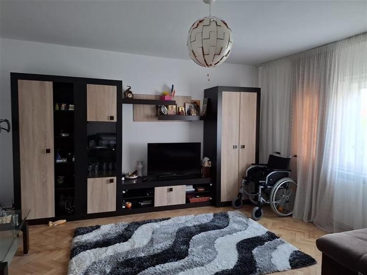 Apartament 3 camere, et 3, CT, balcon mare, doua bai