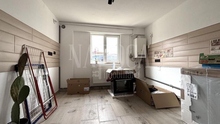 Casa 8 camere de vanzare in Floresti