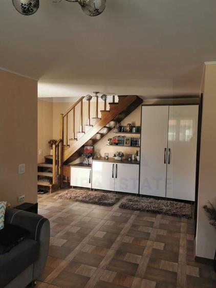 Casa individuala cu garaj 60 mp si teren+gradina 2650 mp in Porumbacu