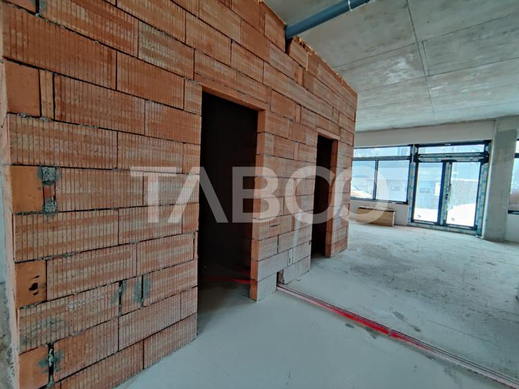 Spatiu comercial open space generos stradal cu vitrine Turnisor Sibiu