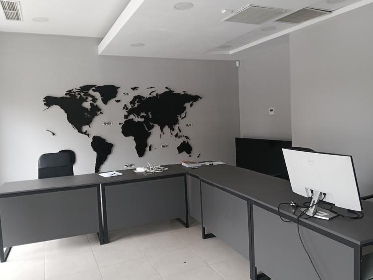 Mosilor, central, vizibilitate buna, expunere cu vitrina de 12m, stradal