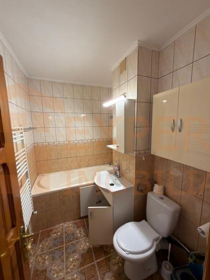 Apartament 3 camere de vanzare | Casa de Cultură | Decomandat