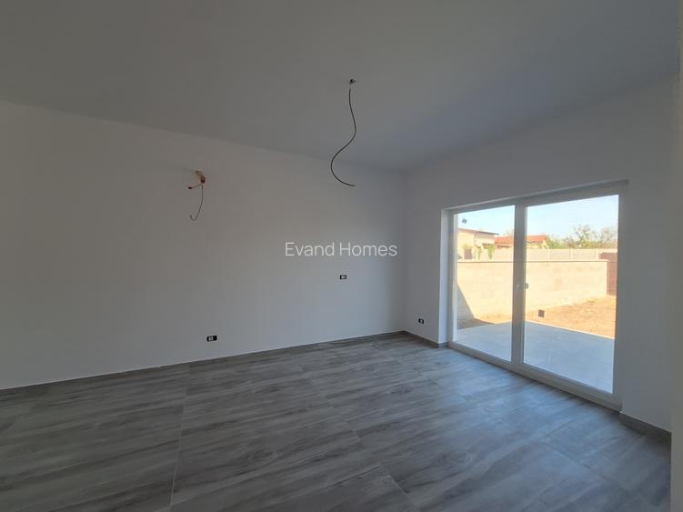 Casa individuala - 70 mp - 3 camere - asfalt - toate utilitatile - Sanandrei - 15