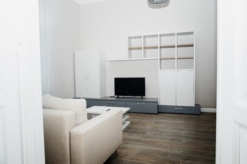 AP, LUX , COMPLET RENOVAT, 5 Minute de Catedrala , 0% Comision