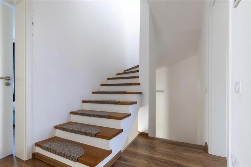 Casa de inchiriat cu gradina superba , liniste si confort in Brasov