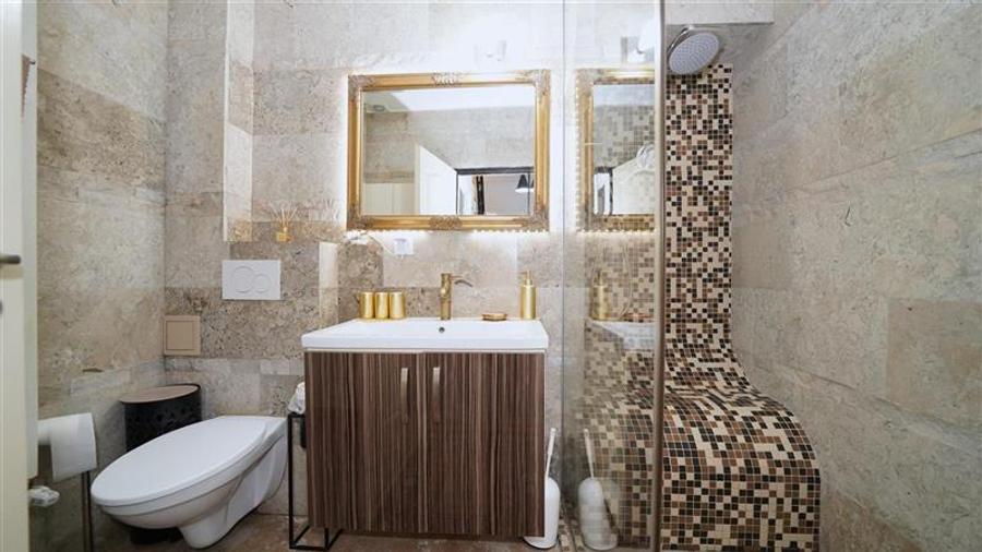 Casa curte comuna | Constructie 2015 | Regim S+P+M | Zona centrala