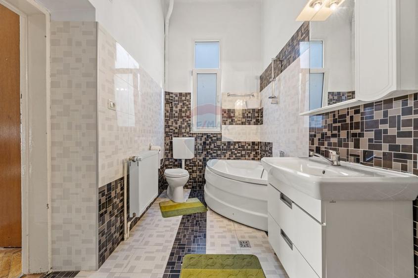 Apartament cu 3 camere zona Boul Roșu
