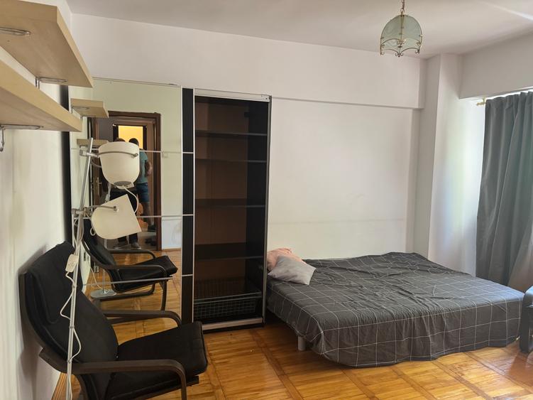 Oferim garsoniera et 1 Casa de Cultură, 300 E