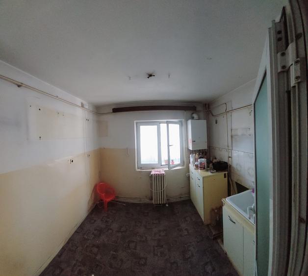 Apartament 4 camere Nicolina-Rond Vechi-Lidl, necesita renovare