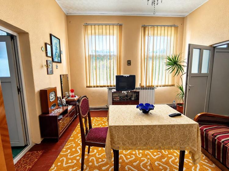 CENTRAL LANGA MARE - CASA CASATORIILOR P+1 ST 130 PRET 299.000 EURO