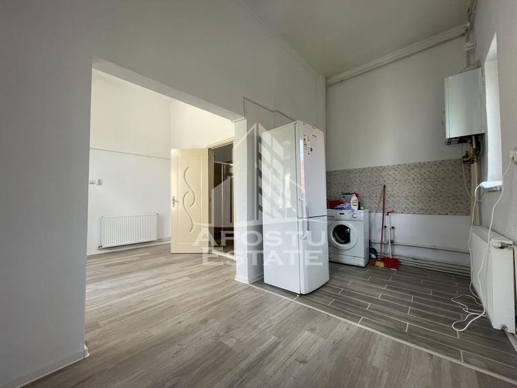 Apartament spatios patru camere Colegiul Banatean
