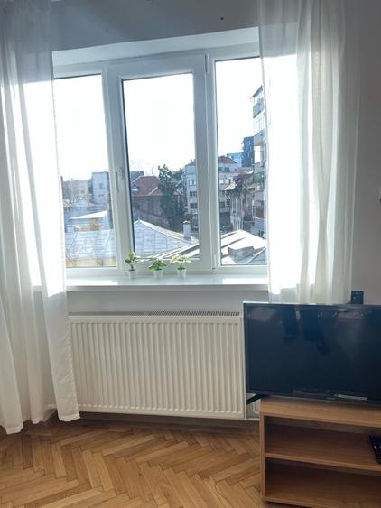 Garsoniera de inchiriat renovata cu balcon Mosilor -Universitate - Mantuleasa