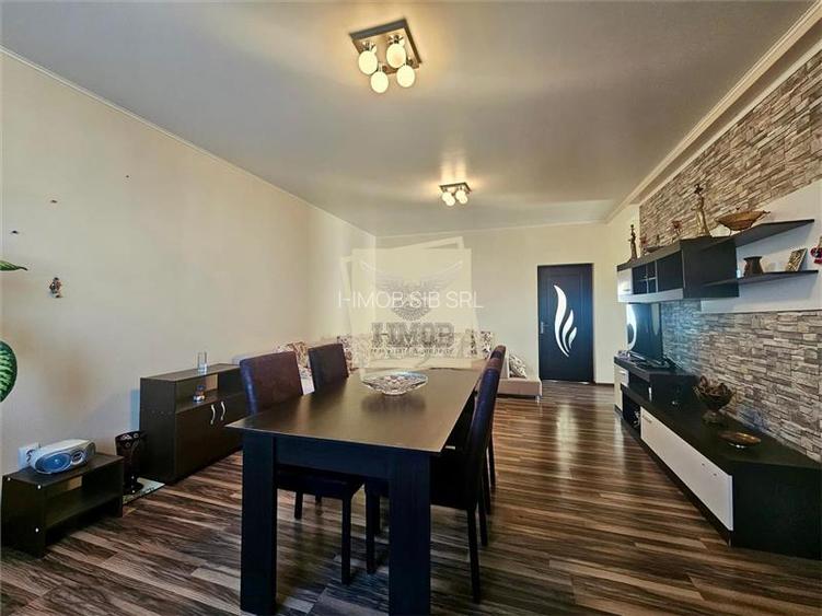 Apartament 3 camere terasa 80 mp si  curte 145 mp zona Calea Cisnadiei - 9