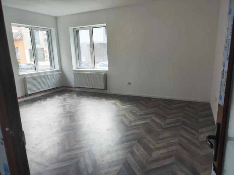 Spatiu in Vila de inchiriat , zona Centrala , 300 mp, 7 Parcari