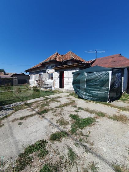 Casa din caramida, semifinisata, 86 mp, teren 360 mp, zona Dragomirești