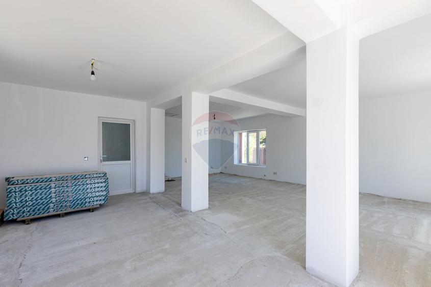 Spatiu comercial 58 mp utili de inchiriat, zona Calea Barladului
