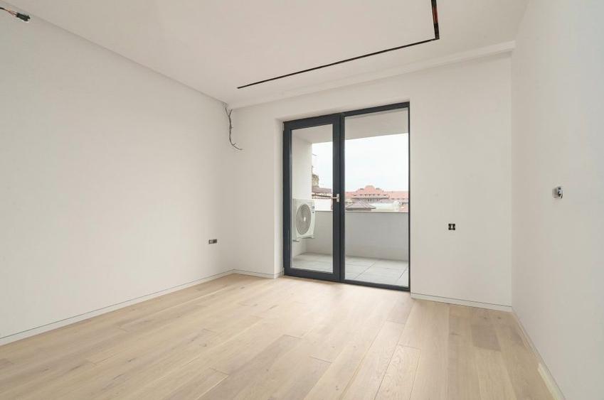 Penthouse Exclusivist cu Terase Generoase și Design Modern în Zona Aviatorilor