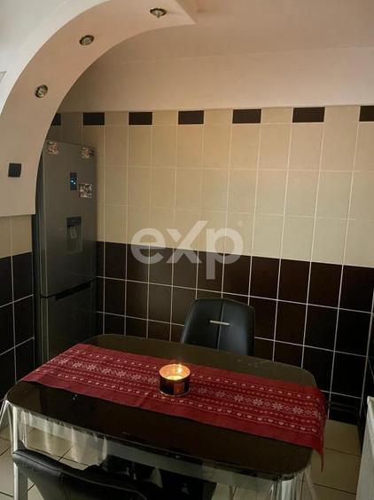 Apartament 3 Camere Decomandat, 80 mp, Etaj 2 - Zona Clubul Sportiv, Târgoviște