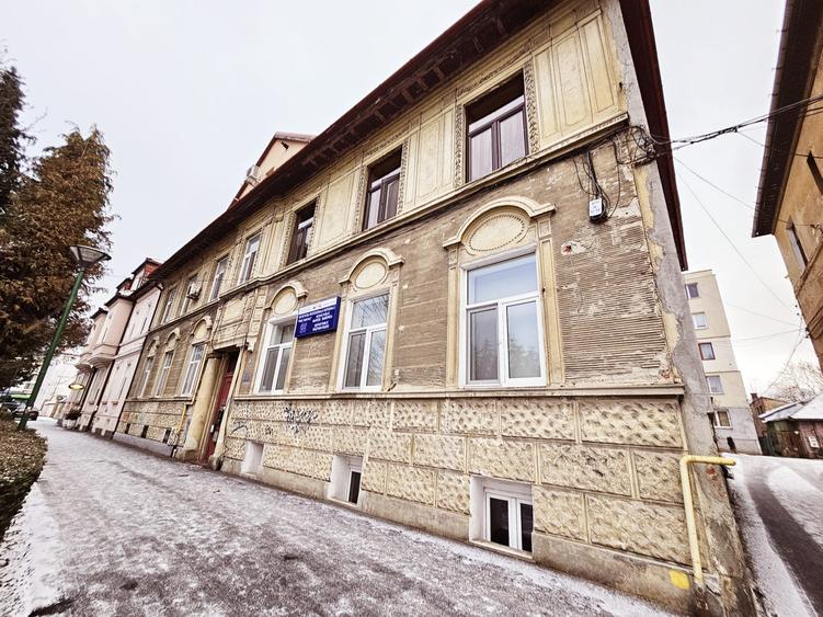 Apartament cu 3 camere in locatie centrala ( rezidenta/ spatiu birouri )