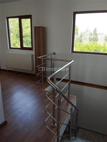 Vila de vanzare cu acces la padurea Izvorani in spatele casei si aproape de cent - 6