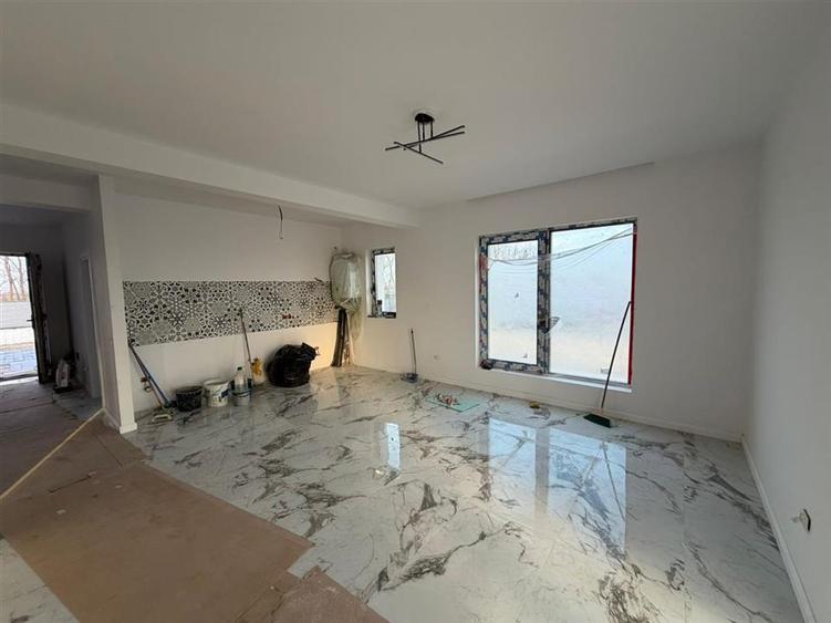 Casa de vanzare , in cartier nou Focsani Nord - Petresti -