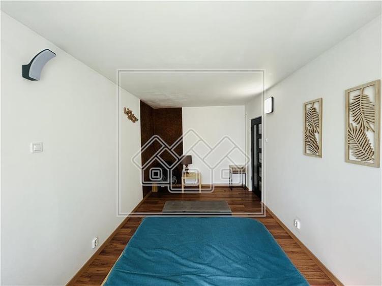 Ap decomandat, 3 camere, 2 bai, 2 balcoane - Zona Turnisor