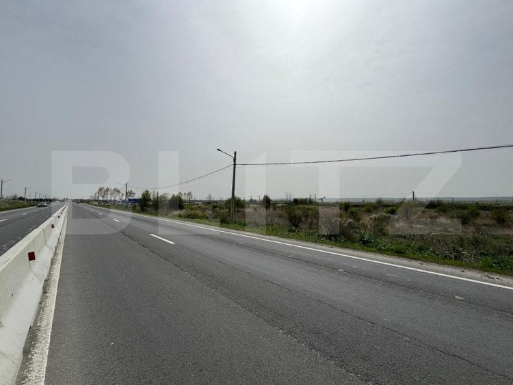 Parcele teren intravilan de 2.469 mp, deschidere 24 m, zona Brădești